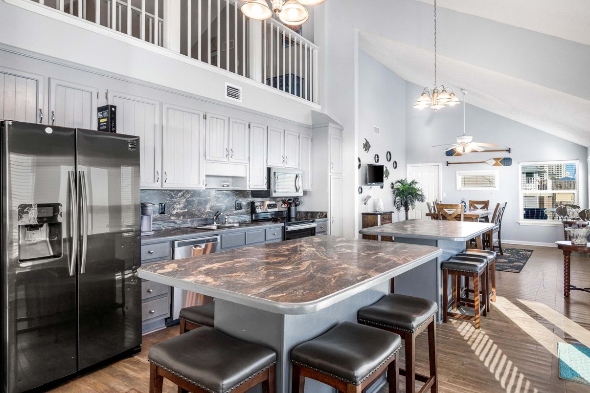 Chandelier, Dining room, Interior, Kitchen, Pendant Lights, Stainless Steel Appliances, Wood Texture Flooring