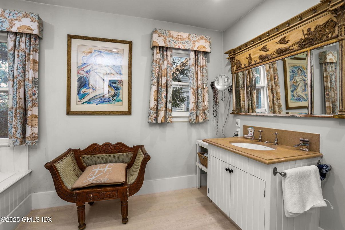 Bathroom, Interior, Recessed Lighting, Wood Texture Flooring