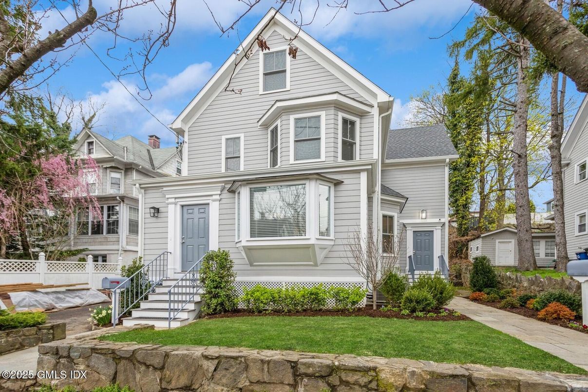 Exterior, Facade, Queen Anne Victorian