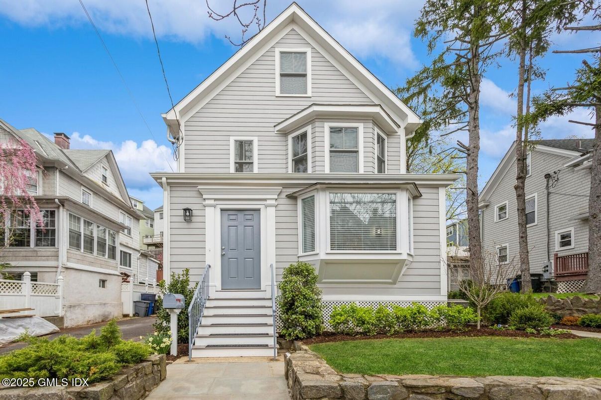 Exterior, Facade, Queen Anne Victorian