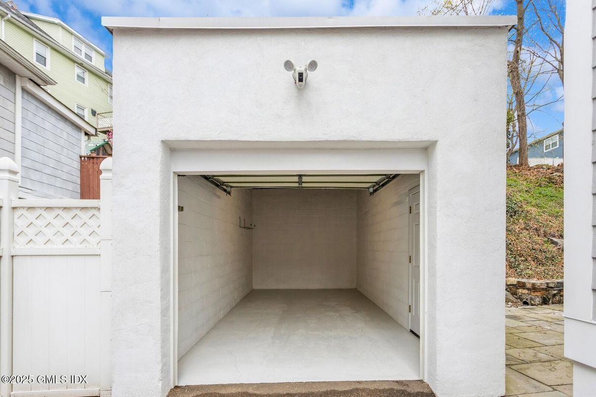 Detached Garage, Exterior