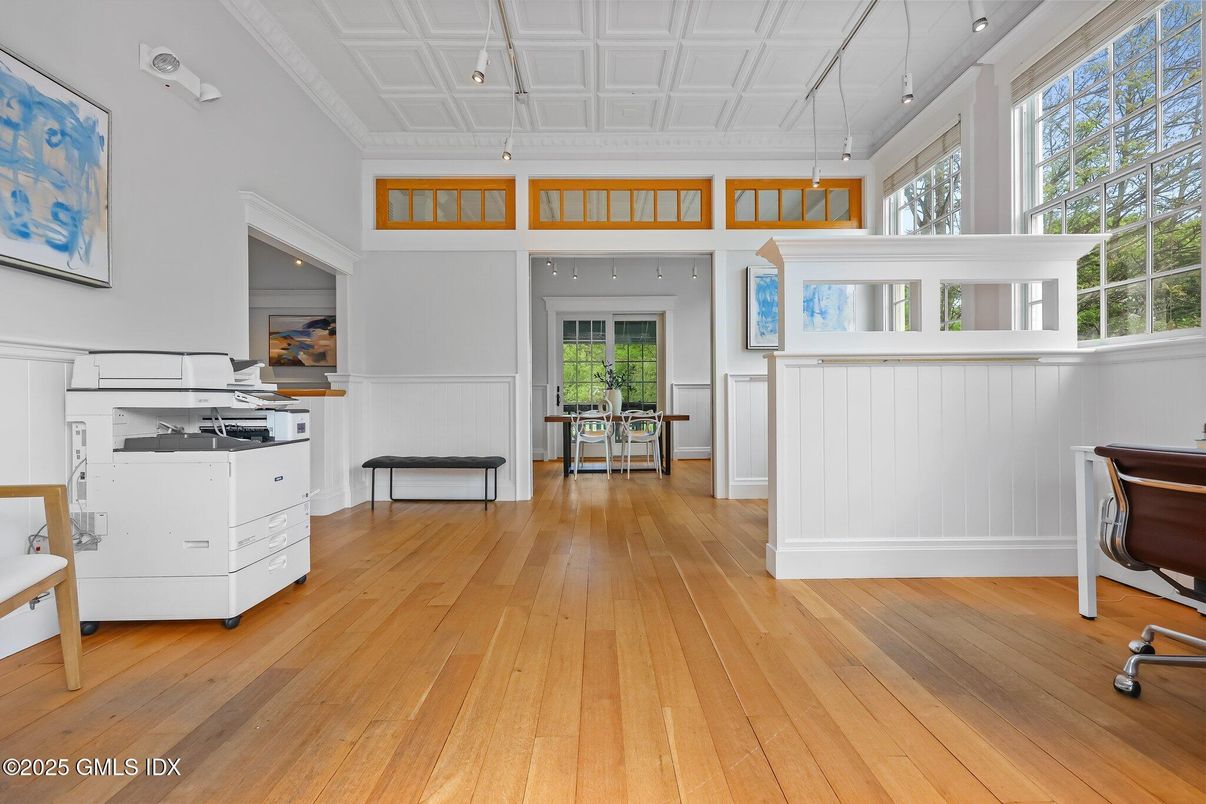 Interior, Pendant Lights, Wood Texture Flooring