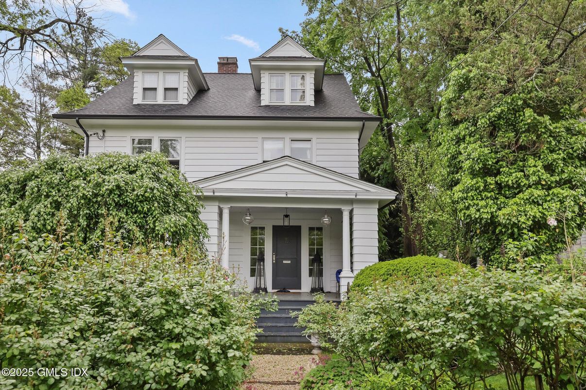 Exterior, Facade, American Foursquare
