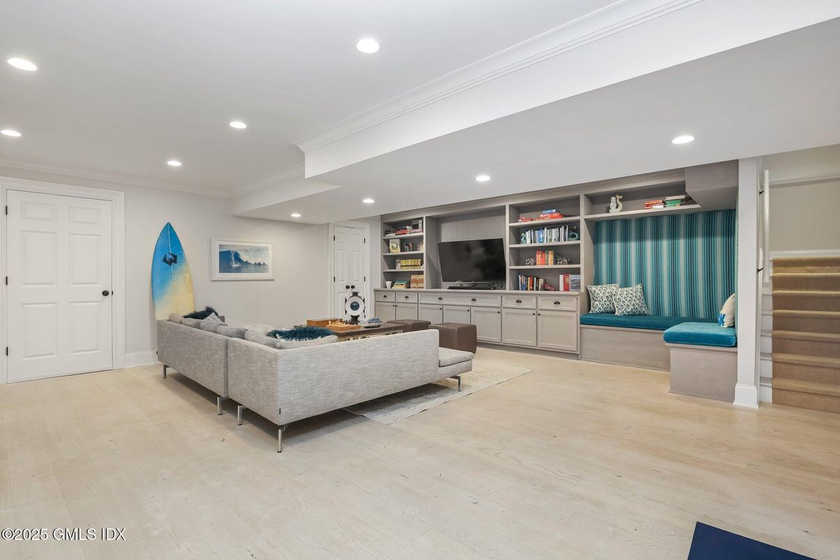 Interior, Living room, Recessed Lighting, Wood Texture Flooring