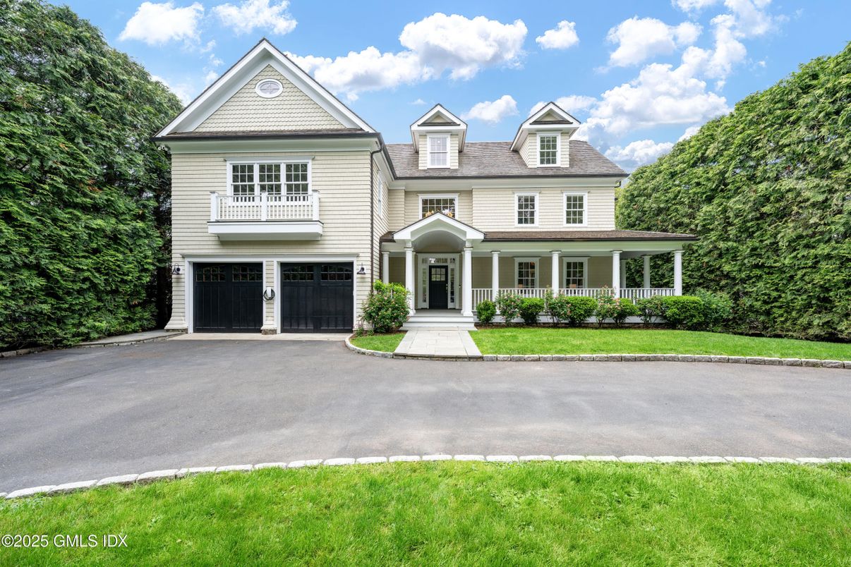 Attached, Exterior, Facade, Farmhouse