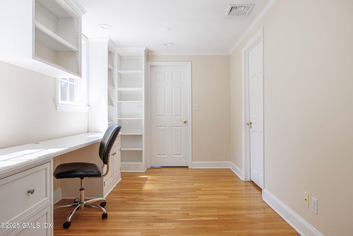 Home Office, Interior, Recessed Lighting, Wood Texture Flooring