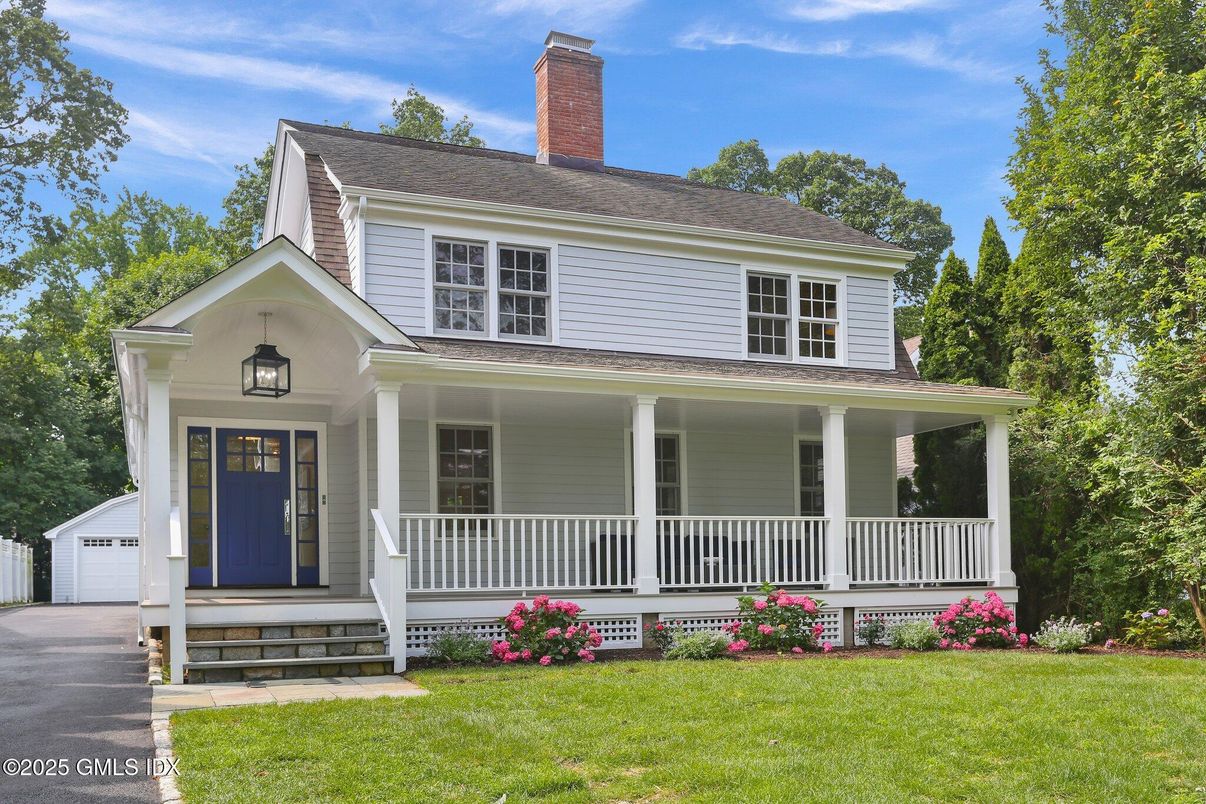Exterior, Facade, Queen Anne Victorian