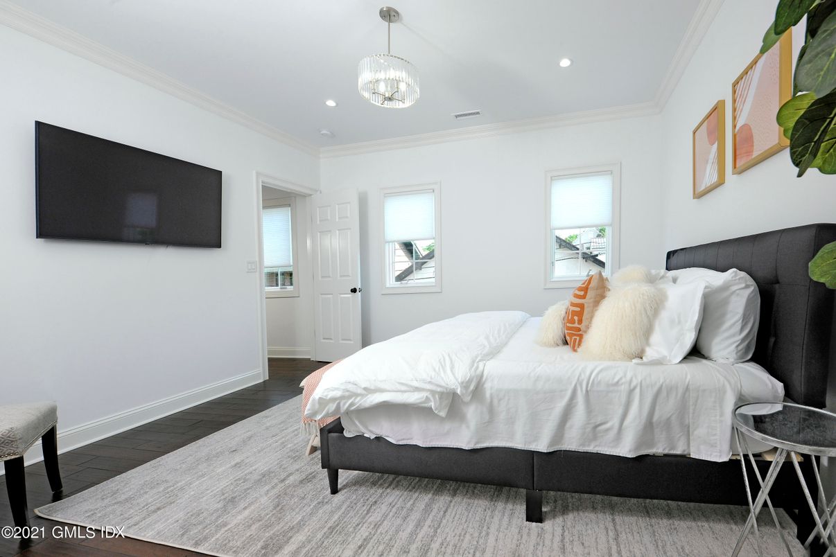 Bedroom, Interior, Pendant Lights, Recessed Lighting, Wood Texture Flooring