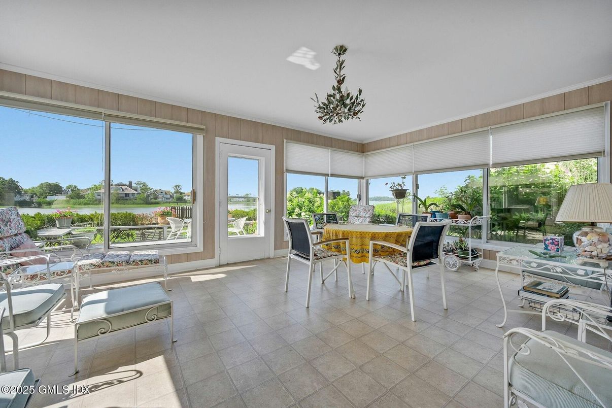 Dining room, Interior, Sun Room, Water