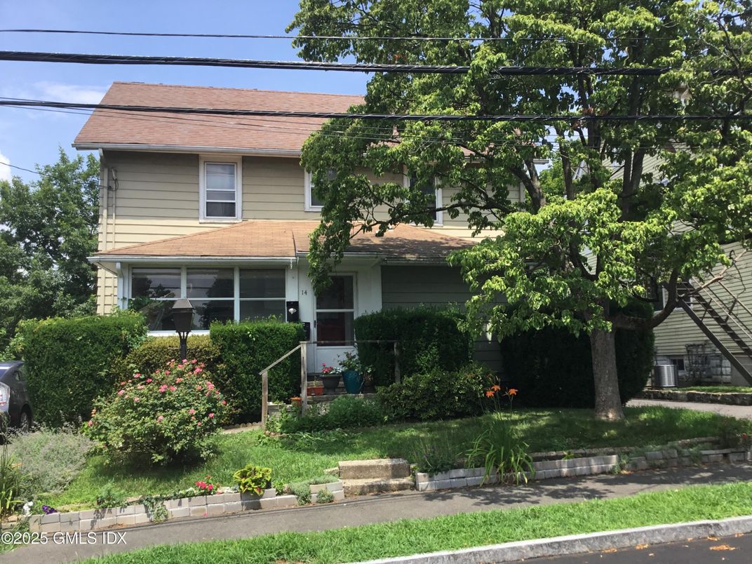Exterior, Facade, American Foursquare