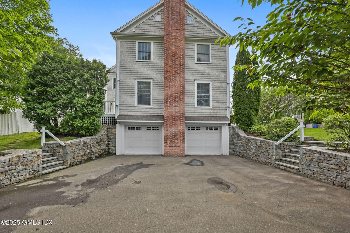 Attached, Exterior, Facade, Brick Facade, Queen Anne Victorian