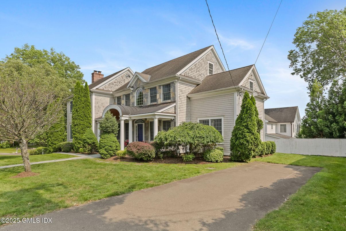 Exterior, Facade, Queen Anne Victorian