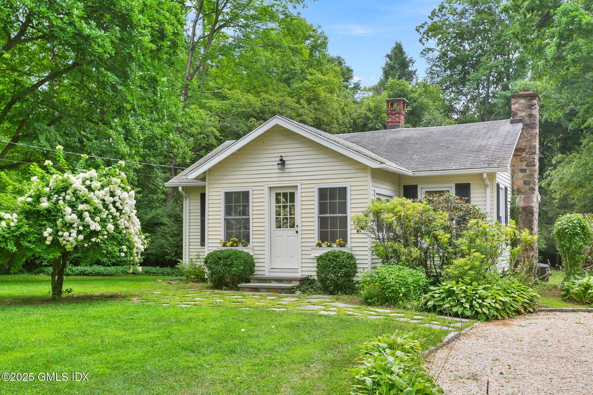 Backyard, Exterior, Facade, Cape Cod