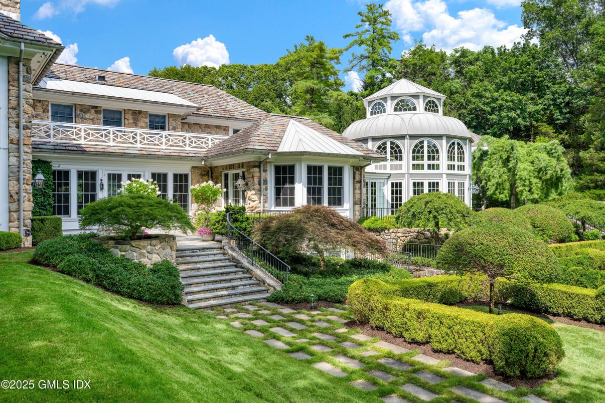 Exterior, Facade, Queen Anne Victorian