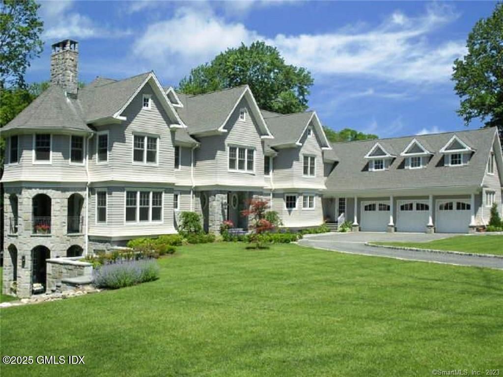 Attached, Backyard, Exterior, Facade, Queen Anne Victorian