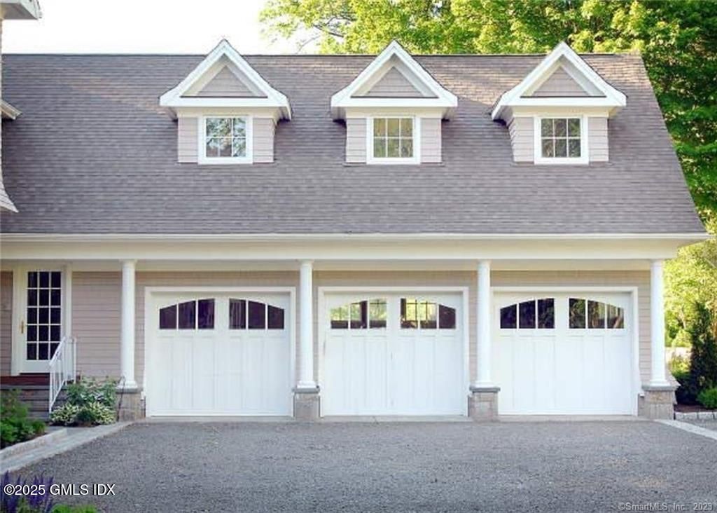 Attached, Exterior, Facade, Cape Cod