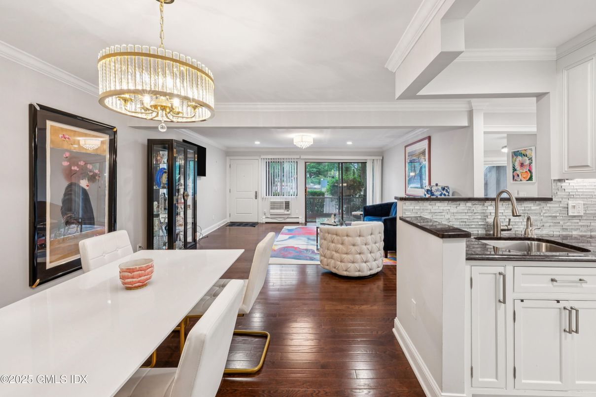 Chandelier, Dining room, Interior, Recessed Lighting, Wood Texture Flooring