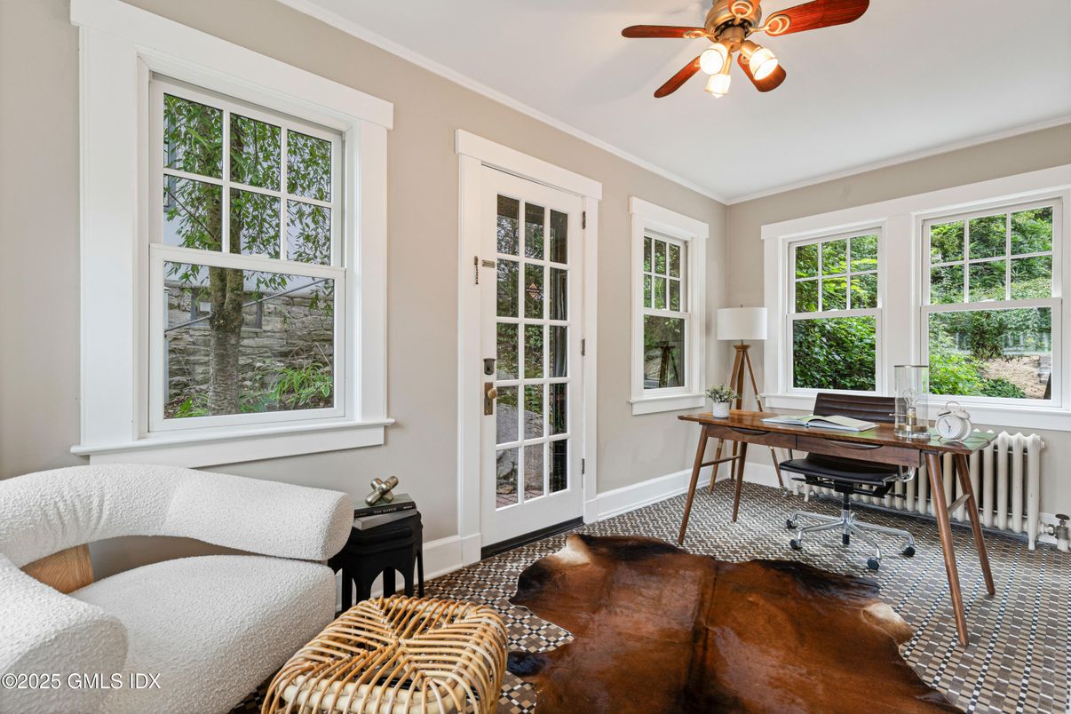 Home Office, Interior