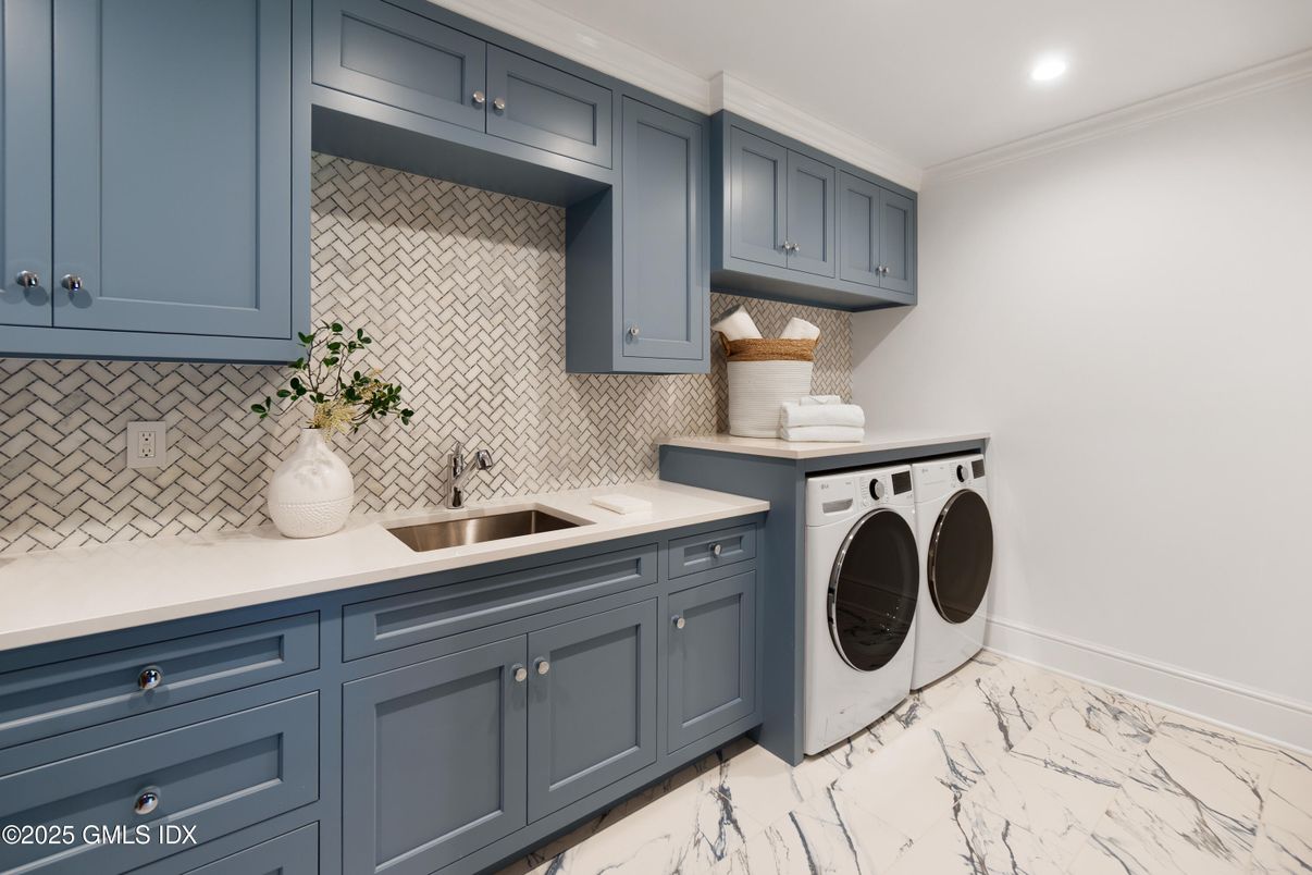 Interior, Marble, Recessed Lighting, Washer
