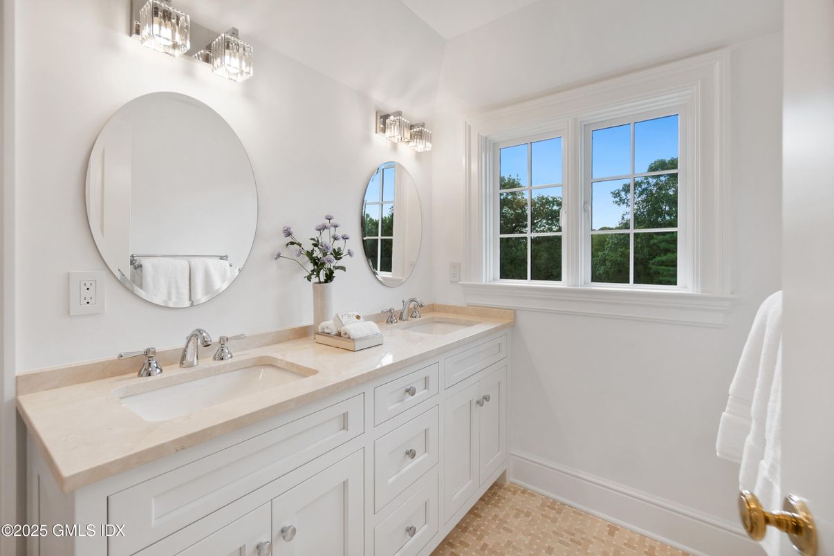 Bathroom, Dual Sink Vanities, Interior