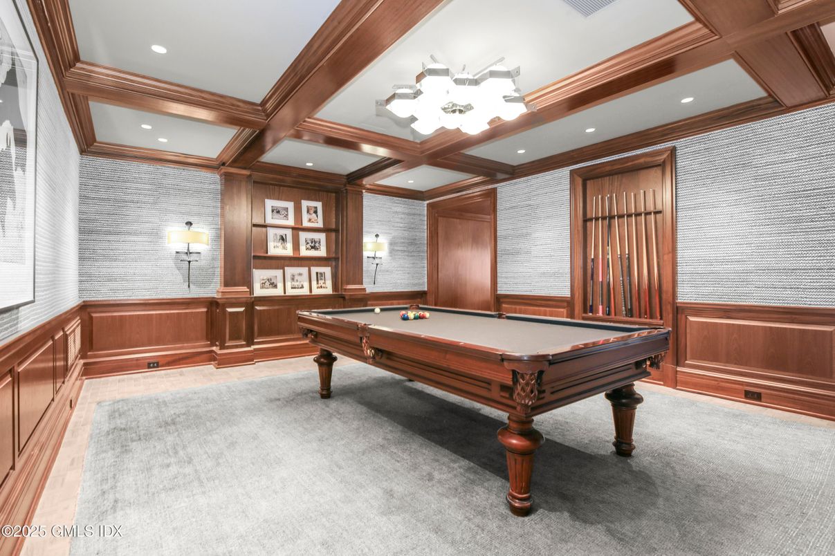 Billiard Table, Game Room, Interior, Recessed Lighting, Wooden Beams