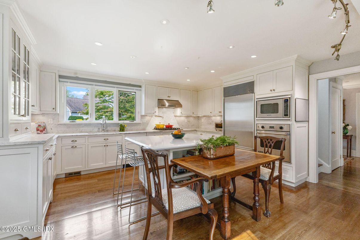 Dining room, Interior, Kitchen, Recessed Lighting, Stainless Steel Appliances, Wood Texture Flooring