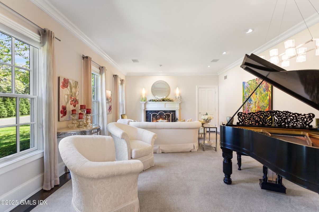 Fireplace, Interior, Living room, Pendant Lights, Piano, Recessed Lighting