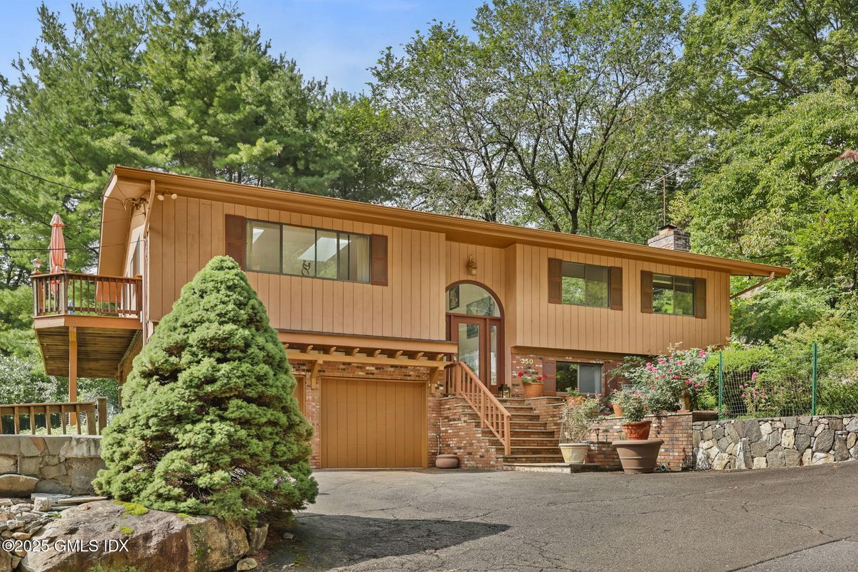 Attached, Exterior, Facade, Raised Ranch