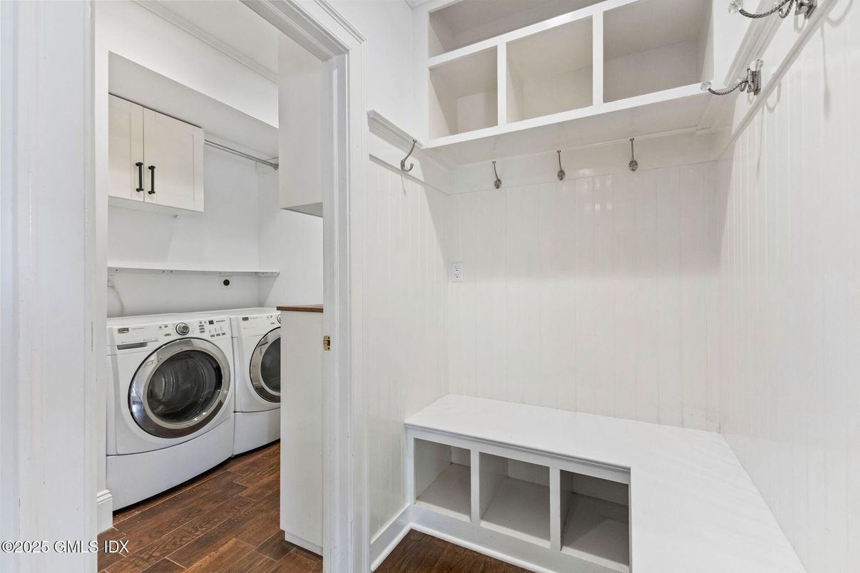 Interior, Washer, Wood Texture Flooring