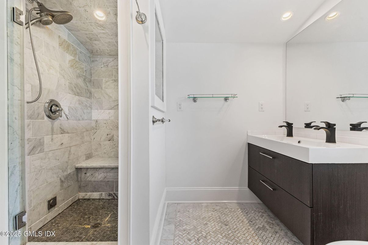 Bathroom, Interior, Marble Walls, Recessed Lighting