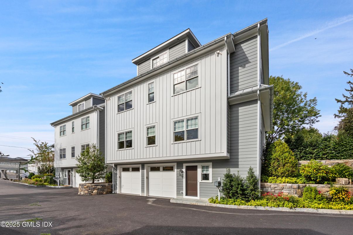 Attached, Exterior, Facade, Farmhouse