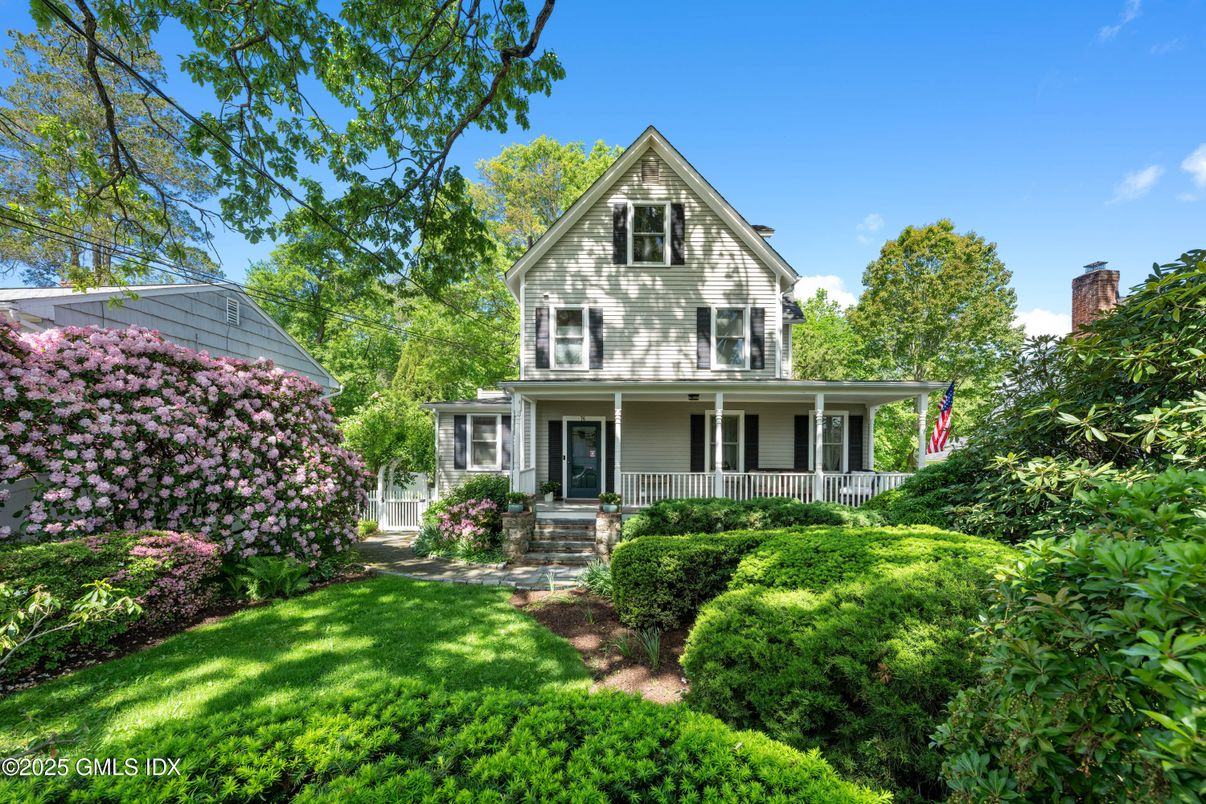 Exterior, Facade, Queen Anne Victorian