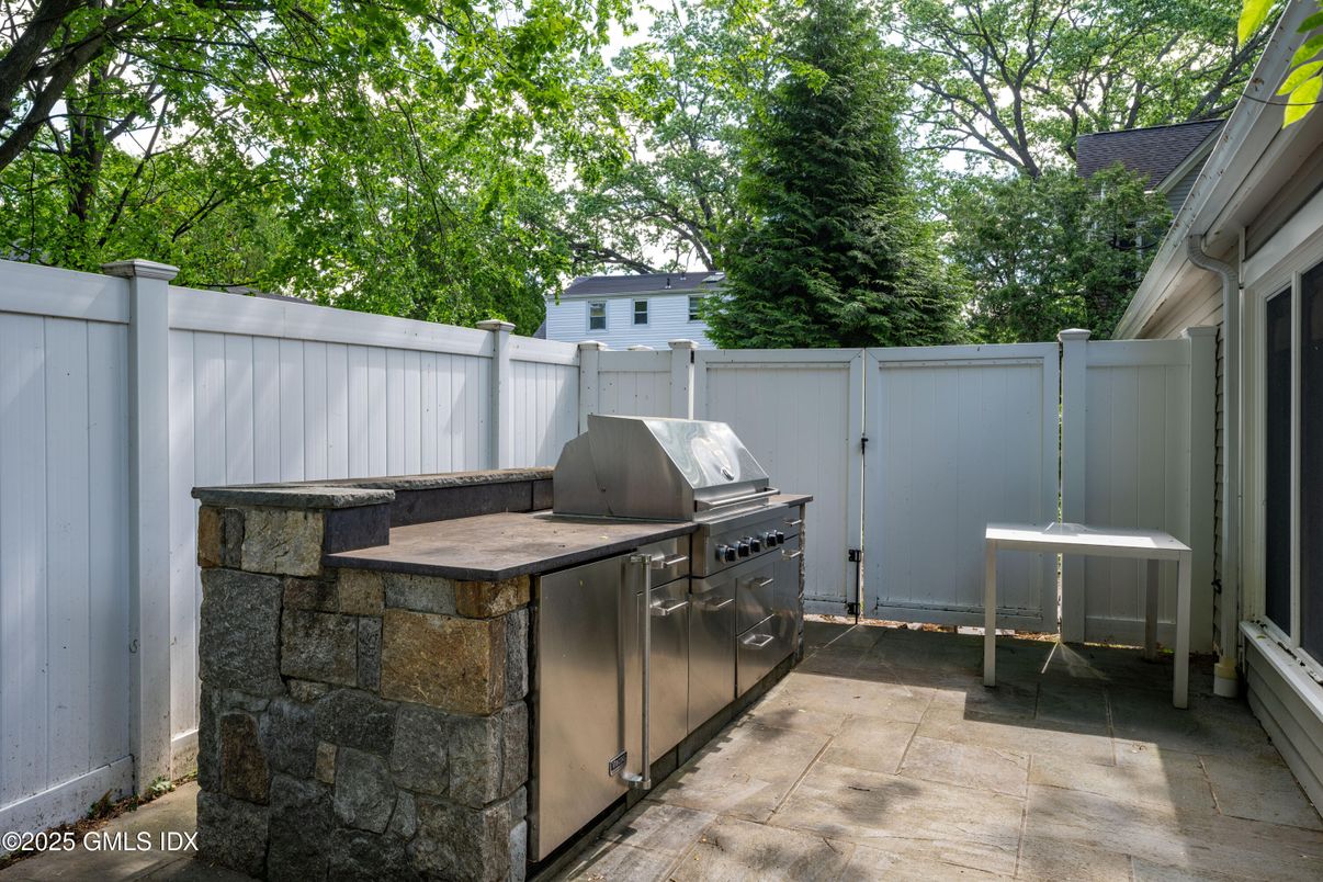 Exterior, Outdoor Kitchen