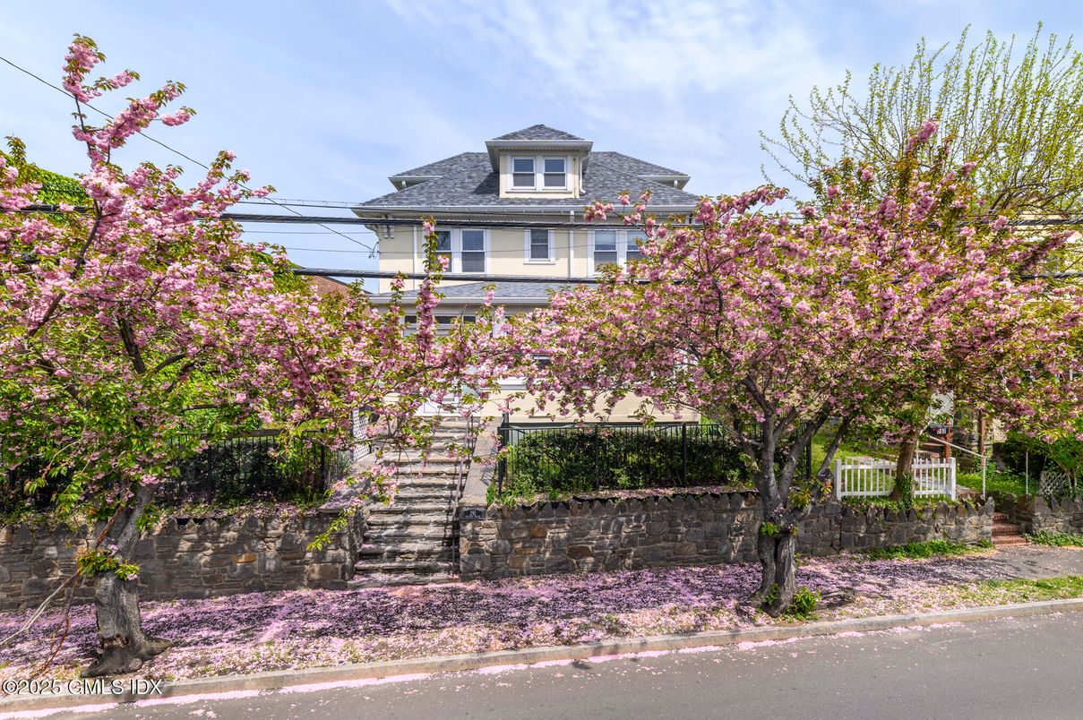 Attached, Exterior, Facade, American Foursquare