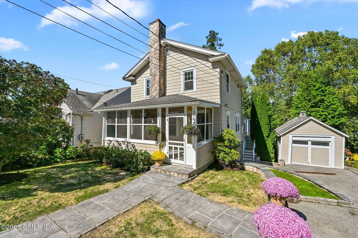 Exterior, Facade, Queen Anne Victorian