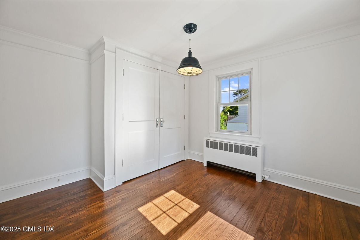 Interior, Pendant Lights, Wood Texture Flooring