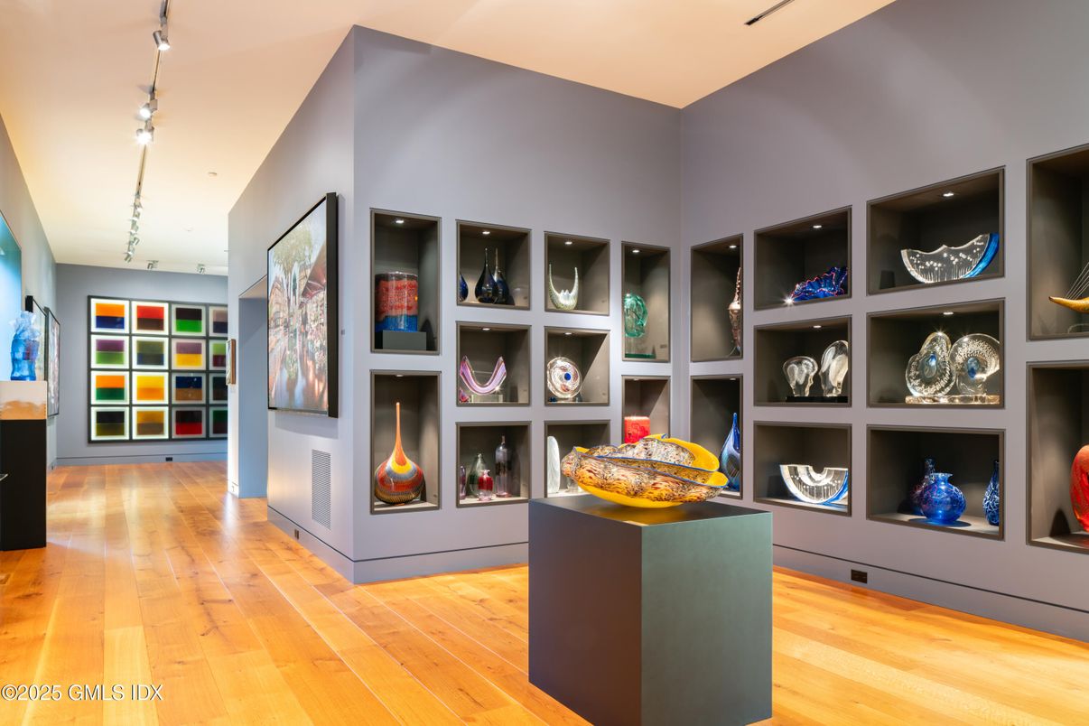 Fireplace, Interior, Pendant Lights, Wood Texture Flooring