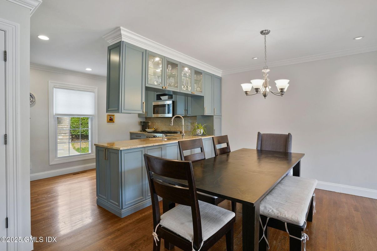 Chandelier, Dining room, Interior, Kitchen, Recessed Lighting, Stainless Steel Appliances, Wood Texture Flooring