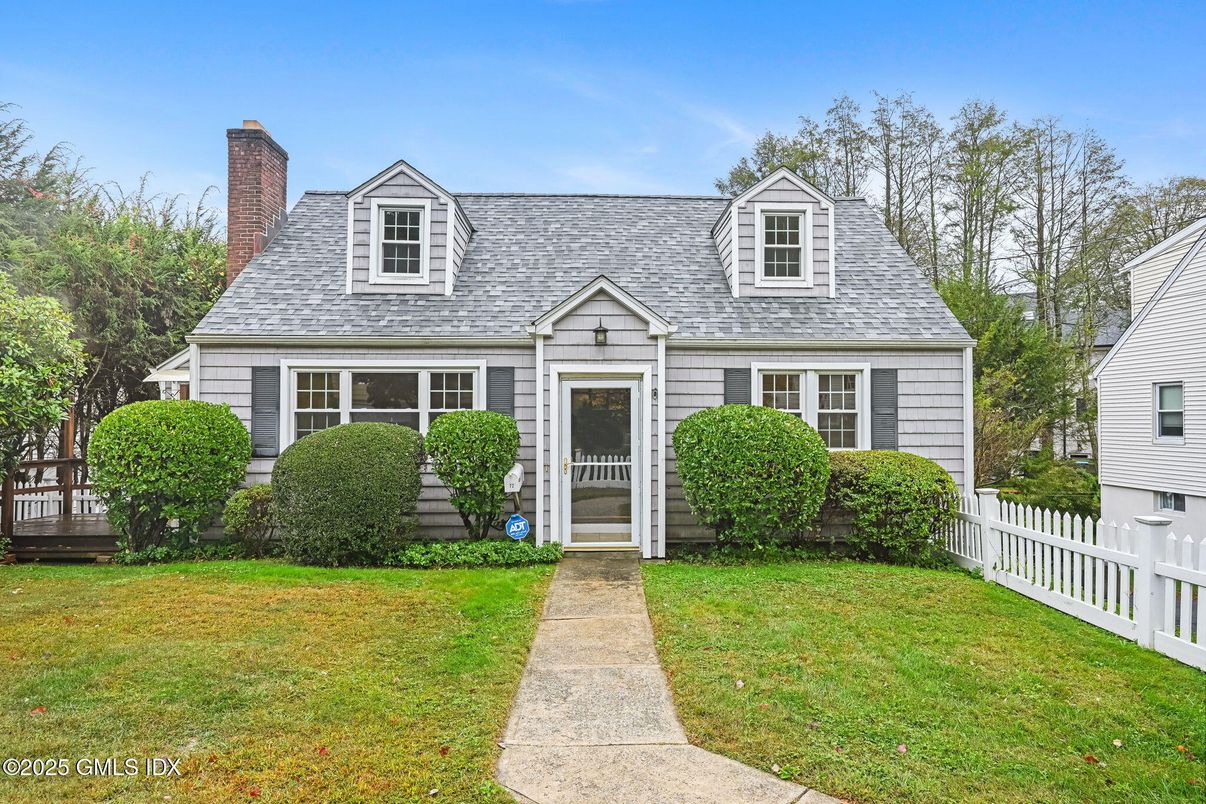 Exterior, Facade, Cape Cod