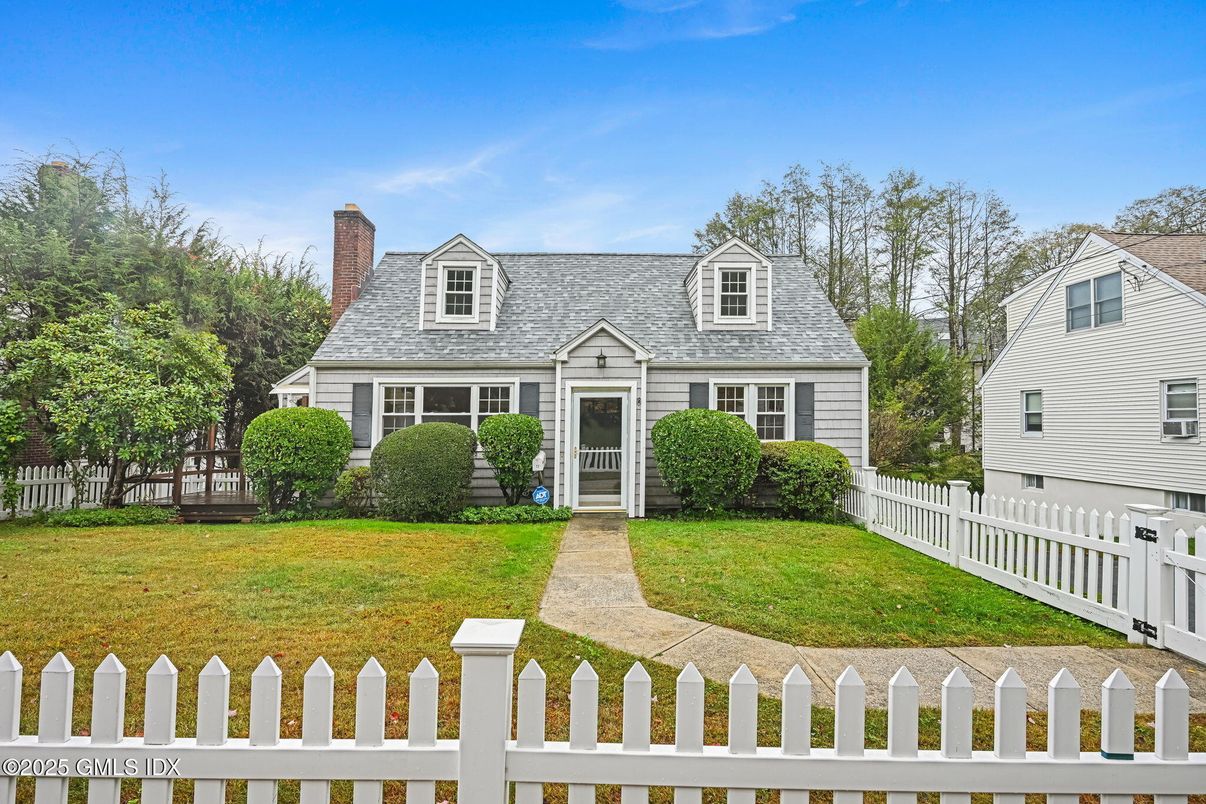 Backyard, Exterior, Facade, Cape Cod