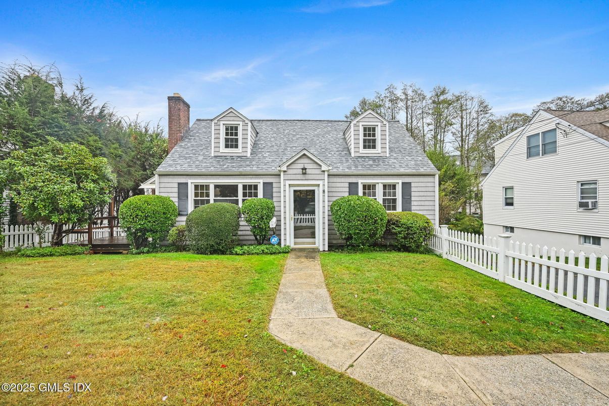 Backyard, Exterior, Facade, Cape Cod