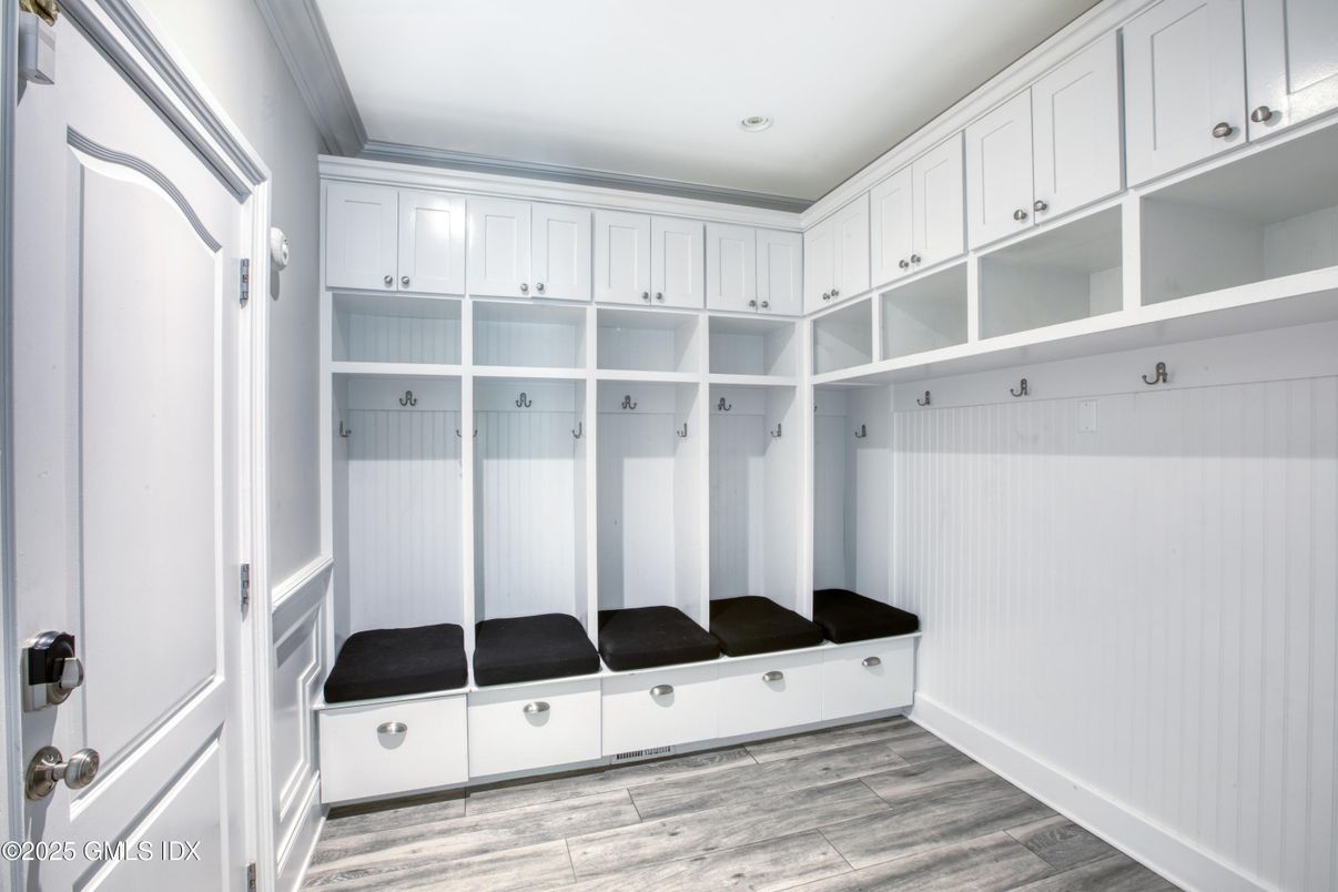Interior, Recessed Lighting, Walk-in Closets, Wood Texture Flooring