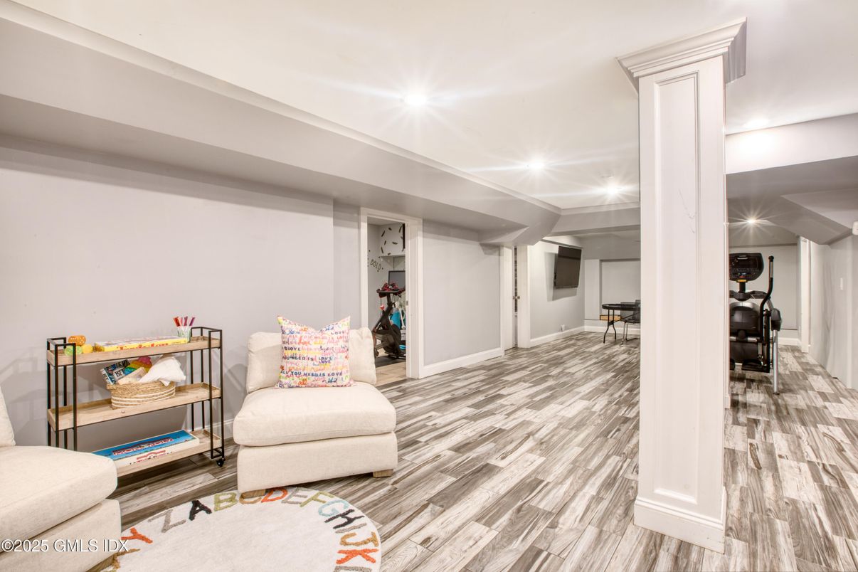 Interior, Recessed Lighting, Wood Texture Flooring