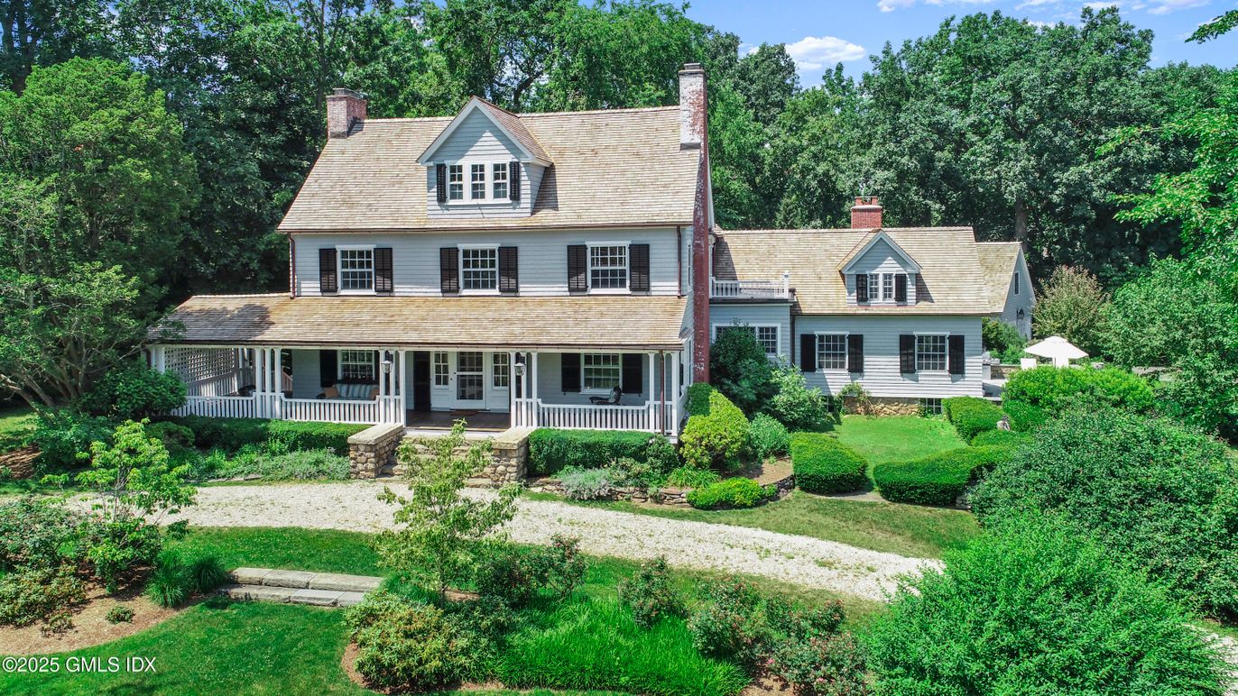 Backyard, Exterior, Facade, Queen Anne Victorian