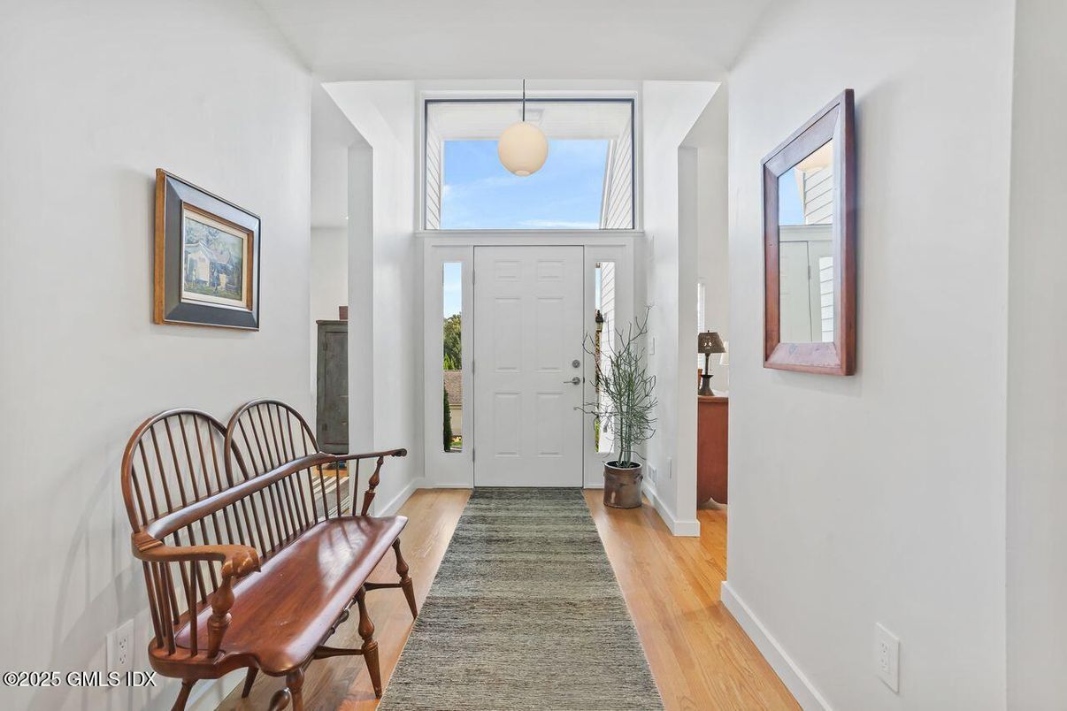 Interior, Pendant Lights, Wood Texture Flooring