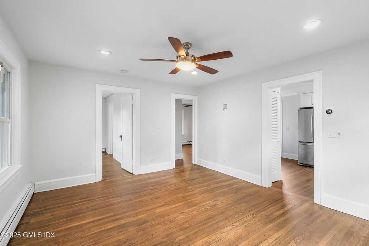 Empty room, Interior, Recessed Lighting, Wood Texture Flooring