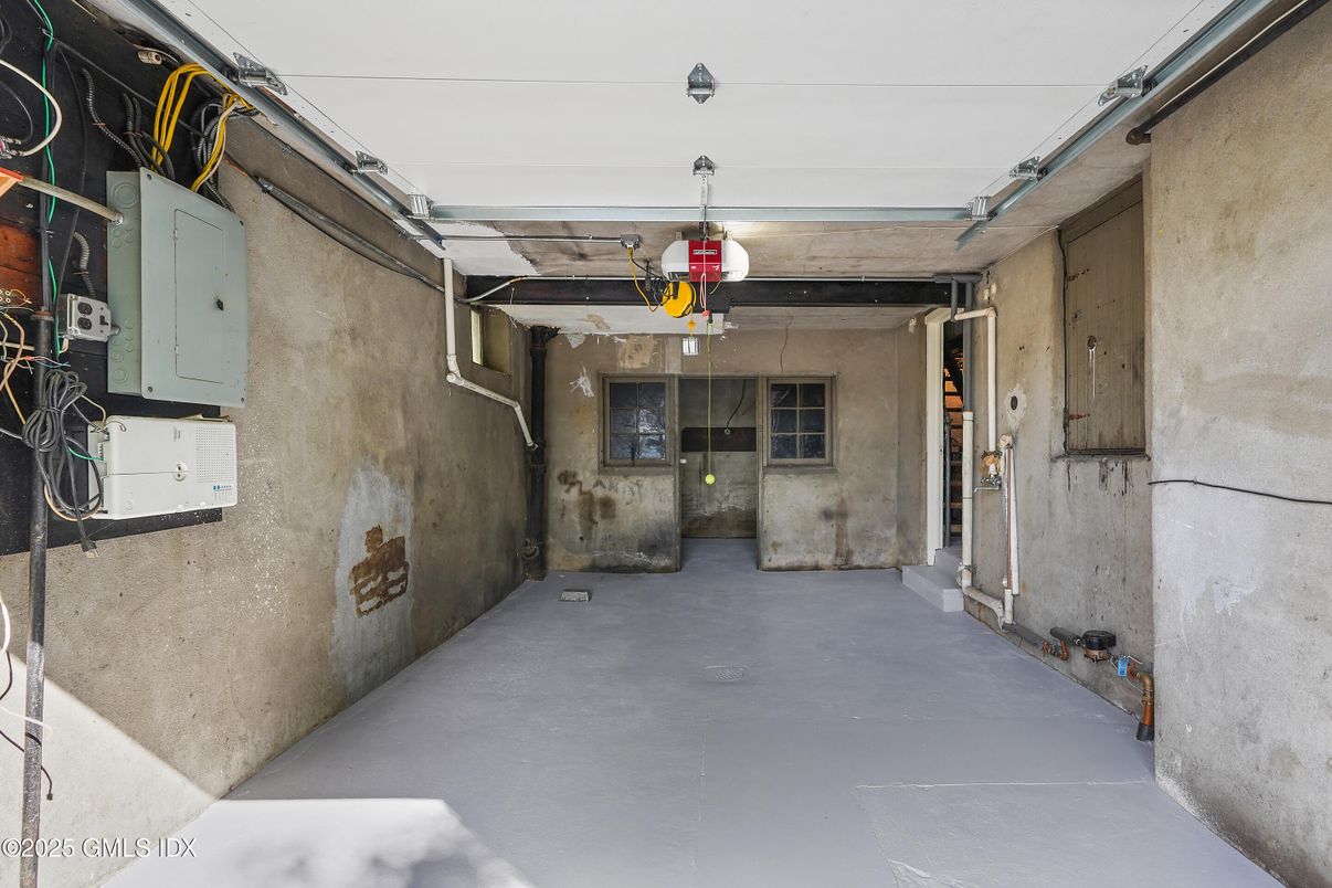 Garage, Interior
