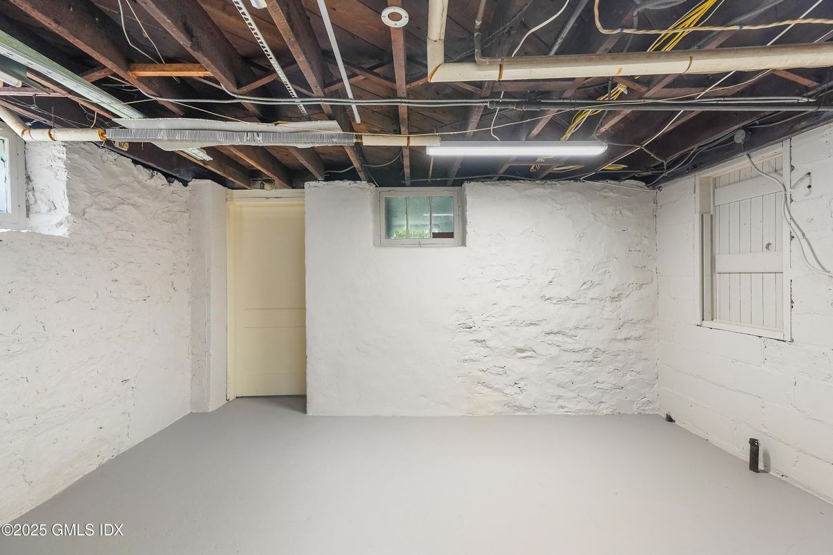 Empty room, Interior, Wooden Beams