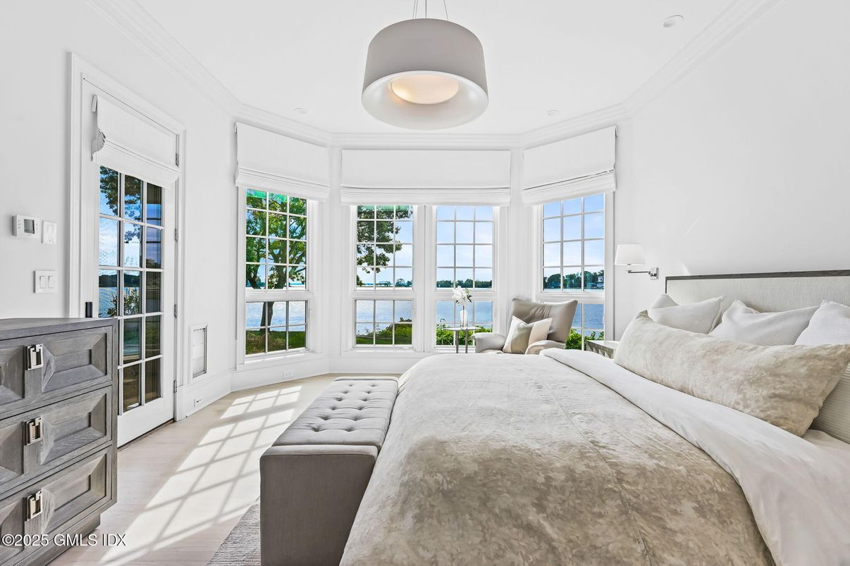 Bedroom, Interior, Pendant Lights, Water, Wood Texture Flooring