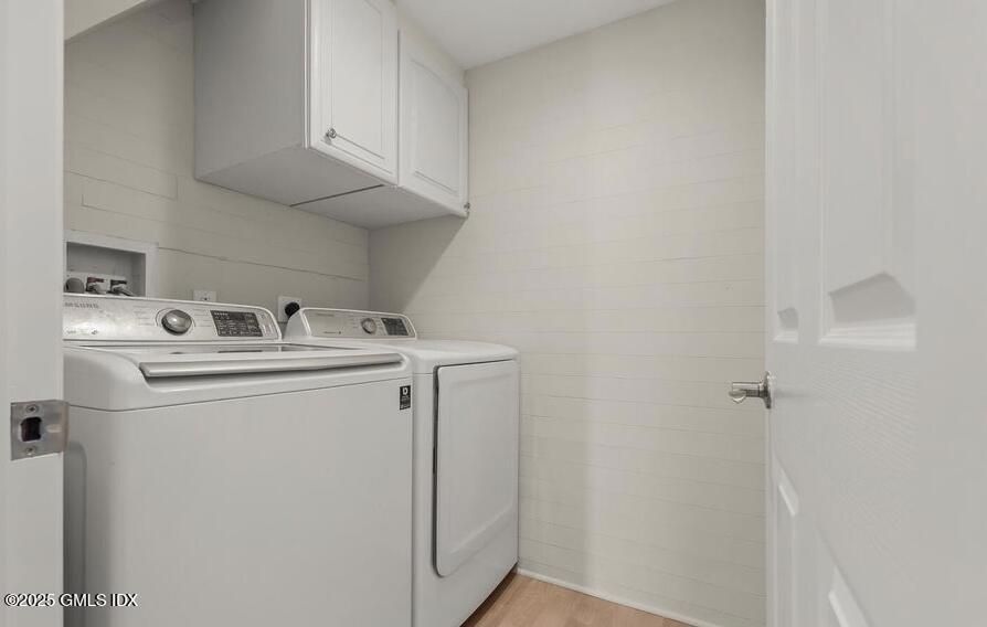 Interior, Washer, Wood Texture Flooring